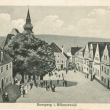Podobný předcházejícímu pohledu náměstí, ale již jen jedna věž, 1920