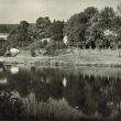 Rybn�k a kl�ter, budovy pivovaru mezi stromy