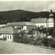 Pohled na klášter a školu-stejný úhel jako 20 let dříve s četníkem, ale srovnáním jsou patrné rozdíly v přístavbách kláštera a zalesnění, kolem r. 1916